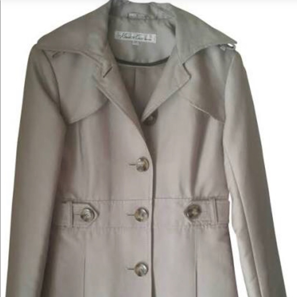 Kenneth Cole beige button down trench coat